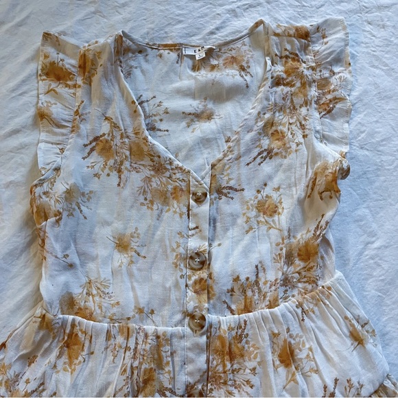 Spring Button-Down V-Neck Floral Ruffle Dress - Picture 3 of 4